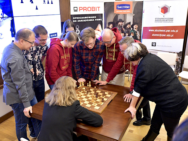 Women's Grandmaster Chess Festival in 2022. Wroclaw Tech's national team competed against Monika Soćko, the current European champion.